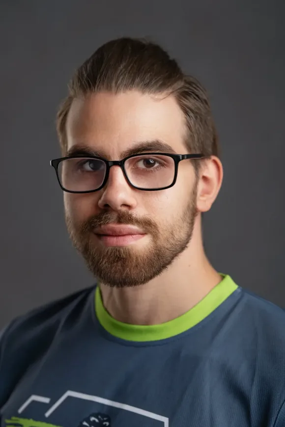 Кандидат в мастера спорта по плаванию.
Участник городских и республиканских соревнований по плаванию.
Дипломированный педагог и вожатый с более чем 6 летним стажем работы с детьми. Сертифицированный тренер по плаванию и грудничковому плаванию.